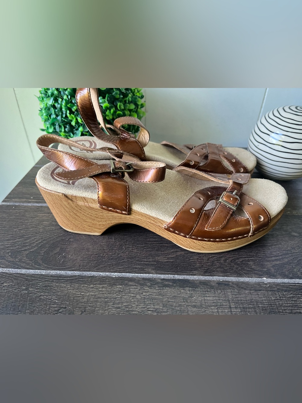 Dansko Sissy Patent Leather Copper Brown Clog Sandals Sz 40(US9.5-10) 9805162200 - Picture 2 of 15
